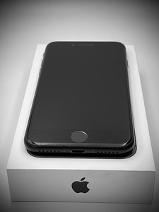 Apple iPhone SE 2020 64GB heas korras. (2 foto / 2)