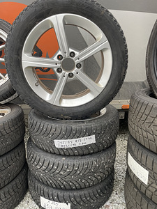 Mercedes valuveljed 17 Michelin naastrehvidega 205/55 R17 (1 foto / 1)