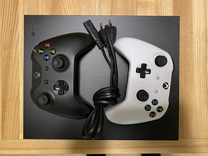 Xbox One X 1TB kaks pulti (1 foto / 3)