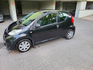 Peugeot 107, must, 1.0l, 50kW (3 foto / 6)