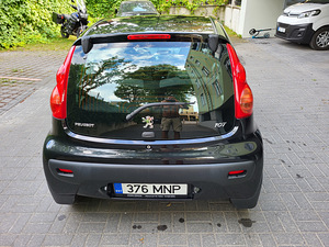 Peugeot 107, must, 1.0l, 50kW (4 foto / 6)