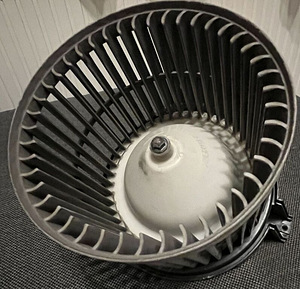 Honda Civic VIII hatchback OEM salongiventilaator (1 foto / 2)