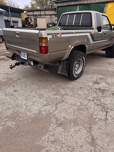 Toyota Hilux üv 12.25 (6 foto / 10)