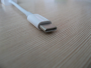Apple USB-C to USB adapter (2 foto / 3)
