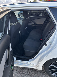 Toyota Avensis (8 foto / 13)