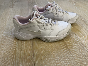 Кроссовки nike (1 фото из 2)