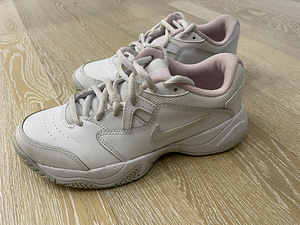 Кроссовки nike (2 фото из 2)