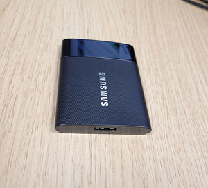 Samsung T1 Portable 500GB USB3.0 External SSD (MU-PS500B/AM) (1 foto / 5)