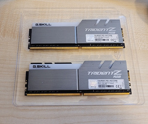 Mälu 2x8GB DDR4-4000 CL18 RAM G.Skill Trident Z RGB (3 foto / 5)
