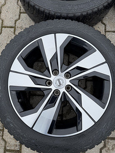 Volvo R18 5-spoke + Nokian Hakkapeliitta 9 (5 foto / 7)