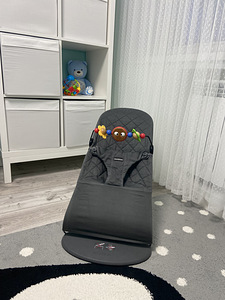 Шезлонг babybjörn + игрушка (1 фото из 1)