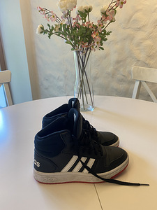 Adidas botased 35.5 (1 фото из 3)