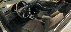 Toyota Avensis (7 foto / 15)