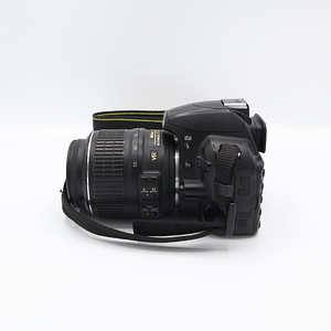 Nikon D3100 APS-C peegelkaamera + 18-55 objektiiv (4 foto / 7)