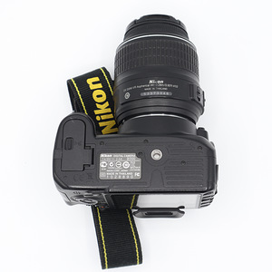 Nikon D3100 APS-C peegelkaamera + 18-55 objektiiv (6 foto / 7)