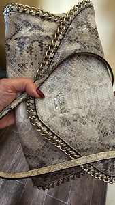 Сумка Guess (1 фото из 1)