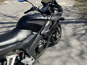 HONDA CBR 125R (5 foto / 6)
