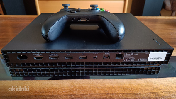 Xbox One X 1TB (фото #3)