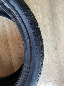 Lamellrehvid Pirelli SottoZero 285/35R20 (4 foto / 5)