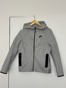 Nike TECH FLEECE pusa (1 foto / 1)