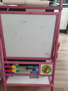 Õppelaud, joonistamiseks kriitide ja markeritega (2 foto / 2)