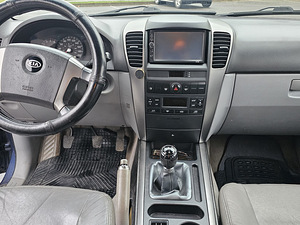 Kia Sorento 2005 (6 foto / 7)