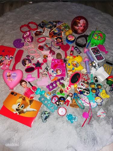 Большое количество девчачьих гаджетов, игрушек (фото #4)