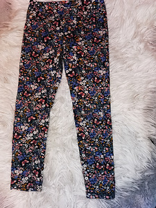 H&M retuusid 122,väikse defektiga. (1 foto / 2)
