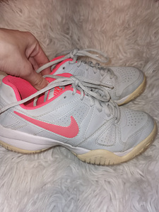 Кроссовки Nike 35.5 (1 фото из 3)
