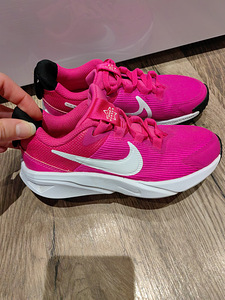 Кроссовки Nike 30. Надевались несколько раз. (1 фото из 2)