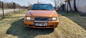 Вольво В70 (2 фото из 8)