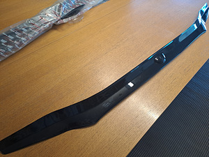 Müüa Kapotispoiler Chr. Voyager 2001 - 2004 ja Izuzu Trooper