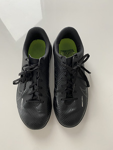 Бутсы Nike (3 фото из 3)