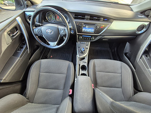 TOYOTA AURIS 73 kW / 18 kW/ Bensiin/hübriid/automaat/2015a (8 foto / 9)