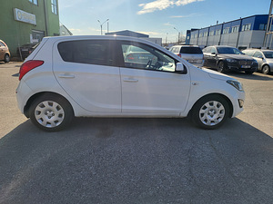 Autorent / Autorent / wolt, bolt food / (3 foto / 9)