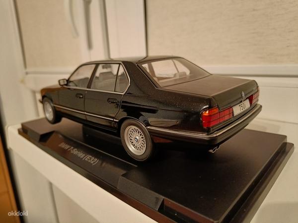 BMW E32 750i 1/18 (foto #2)