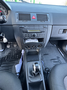 Skoda fabia (10 foto / 12)