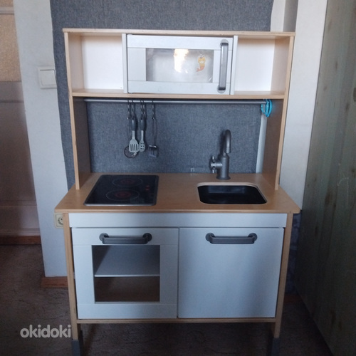 Lapsele. Mängu köök / nukuköök. Puidust.