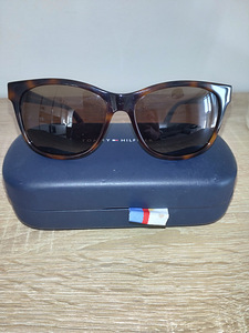 Tommy Hilfiger päikeseprillid (1 foto / 3)