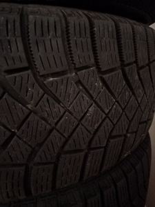 Pirelli ICE ZERO FR 205/60 R16 (7mm) (3 foto / 7)