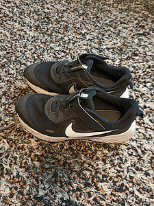Nike tossud poisile suurus 35 (1 foto / 8)