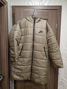 Nike poolmantel naistele suurus m (1 foto / 8)