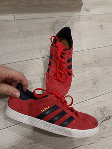 Adidas приличные кроссовки для девочки, размер 36,5 (1 фото из 6)