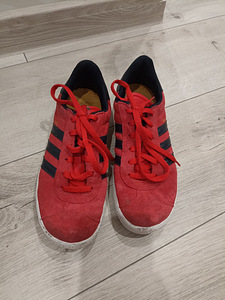 Adidas приличные кроссовки для девочки, размер 36,5 (6 фото из 6)