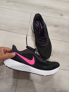 Nike uued tossud naistele suurus 41 (1 foto / 8)