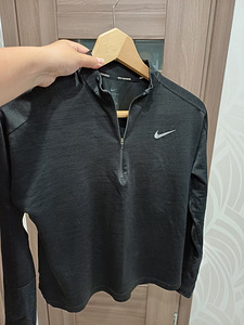Nike korralik dressipusa naistele suurus S (5 foto / 6)
