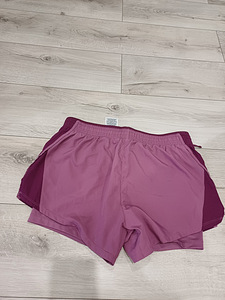 Nike Uued lühikesed püksid naistele suurus m (6 foto / 6)