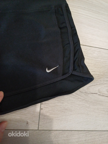 Nike lühikesed püksid naistele suurus L (foto #2)