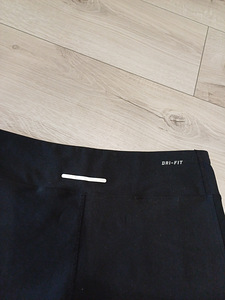 Nike lühikesed püksid naistele suurus L (6 foto / 6)