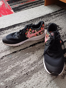 Nike приличные кроссовки для девочки 38,5 (6 фото из 8)